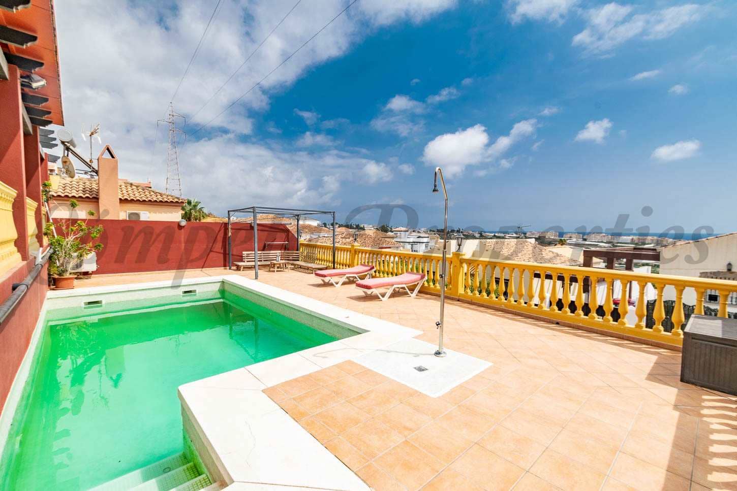 4 soveværelse Semi-Rækkehus til salg i Torrox med swimmingpool garage - € 800.000 (Ref: 8494430)