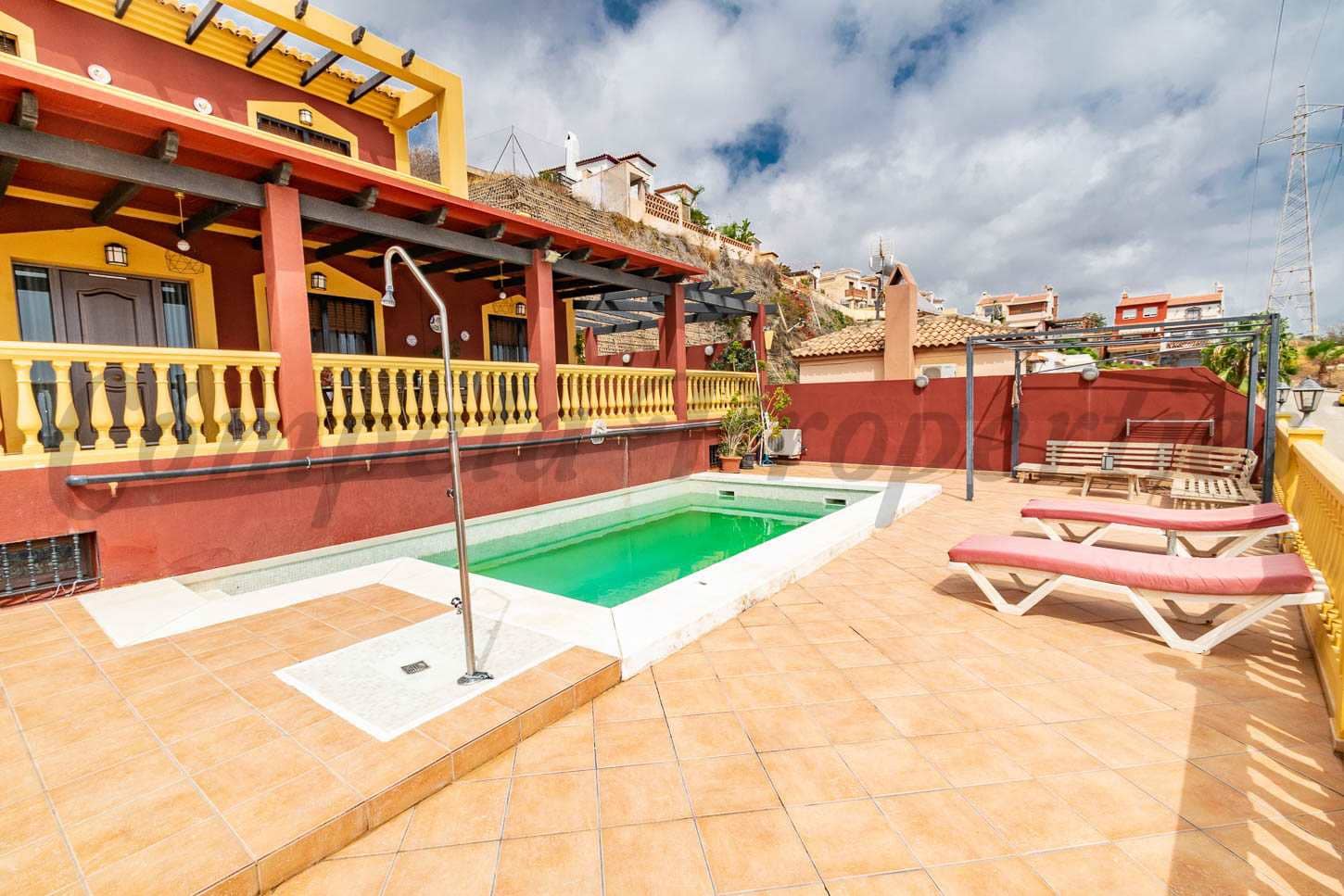 4 soveværelse Semi-Rækkehus til salg i Torrox med swimmingpool garage - € 800.000 (Ref: 8494430)