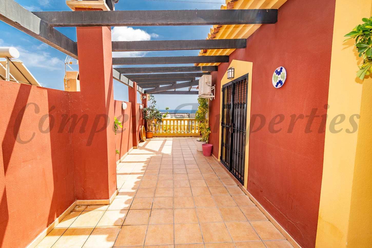 4 soveværelse Semi-Rækkehus til salg i Torrox med swimmingpool garage - € 800.000 (Ref: 8494430)