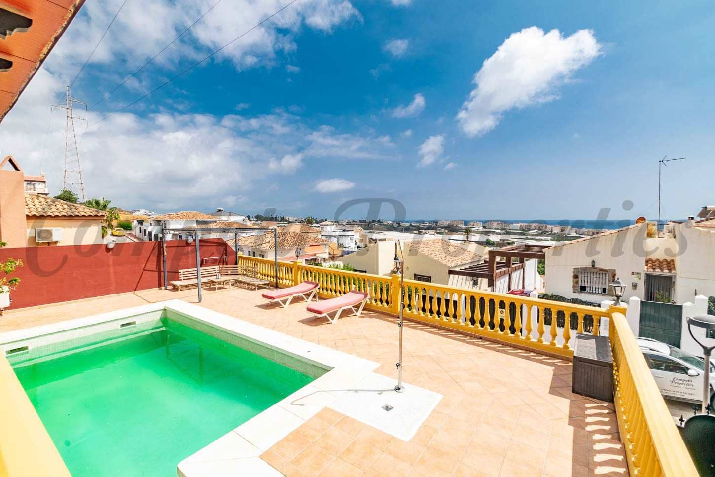 4 soveværelse Semi-Rækkehus til salg i Torrox med swimmingpool garage - € 800.000 (Ref: 8494430)