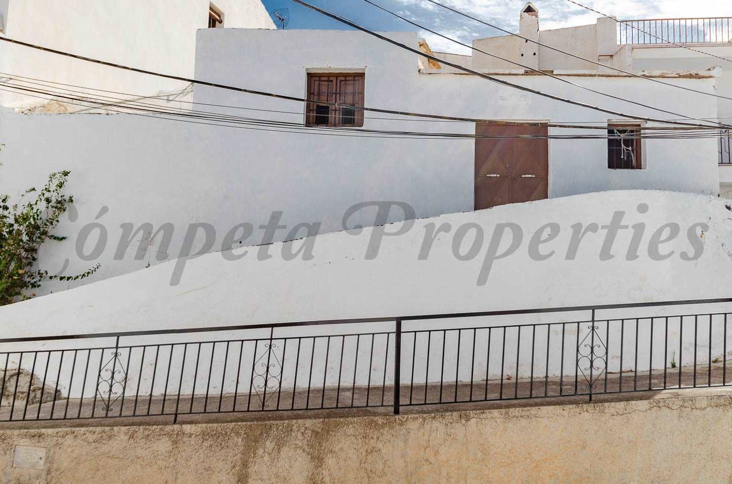 Townhouse for sale in Salares - € 41,000 (Ref: 8498035)
