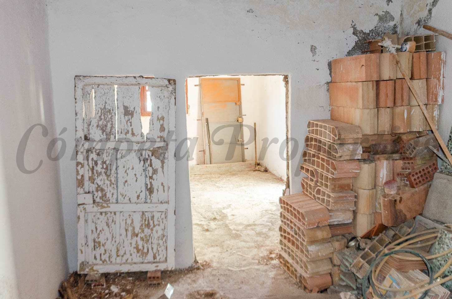 Townhouse for sale in Salares - € 41,000 (Ref: 8498035)