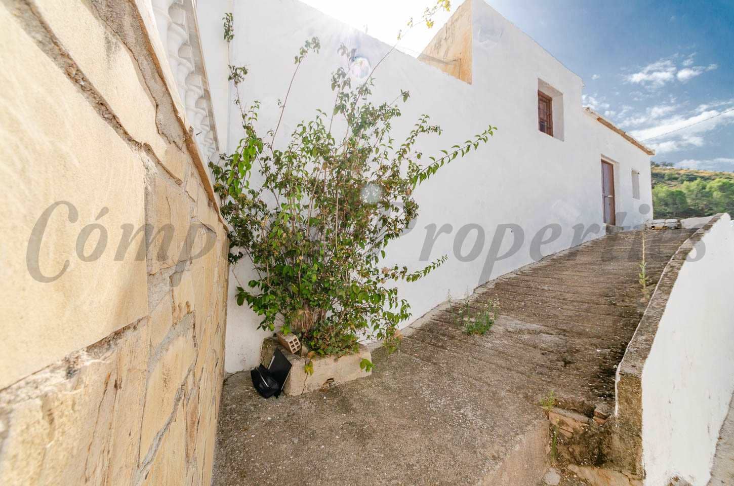 Townhouse for sale in Salares - € 41,000 (Ref: 8498035)