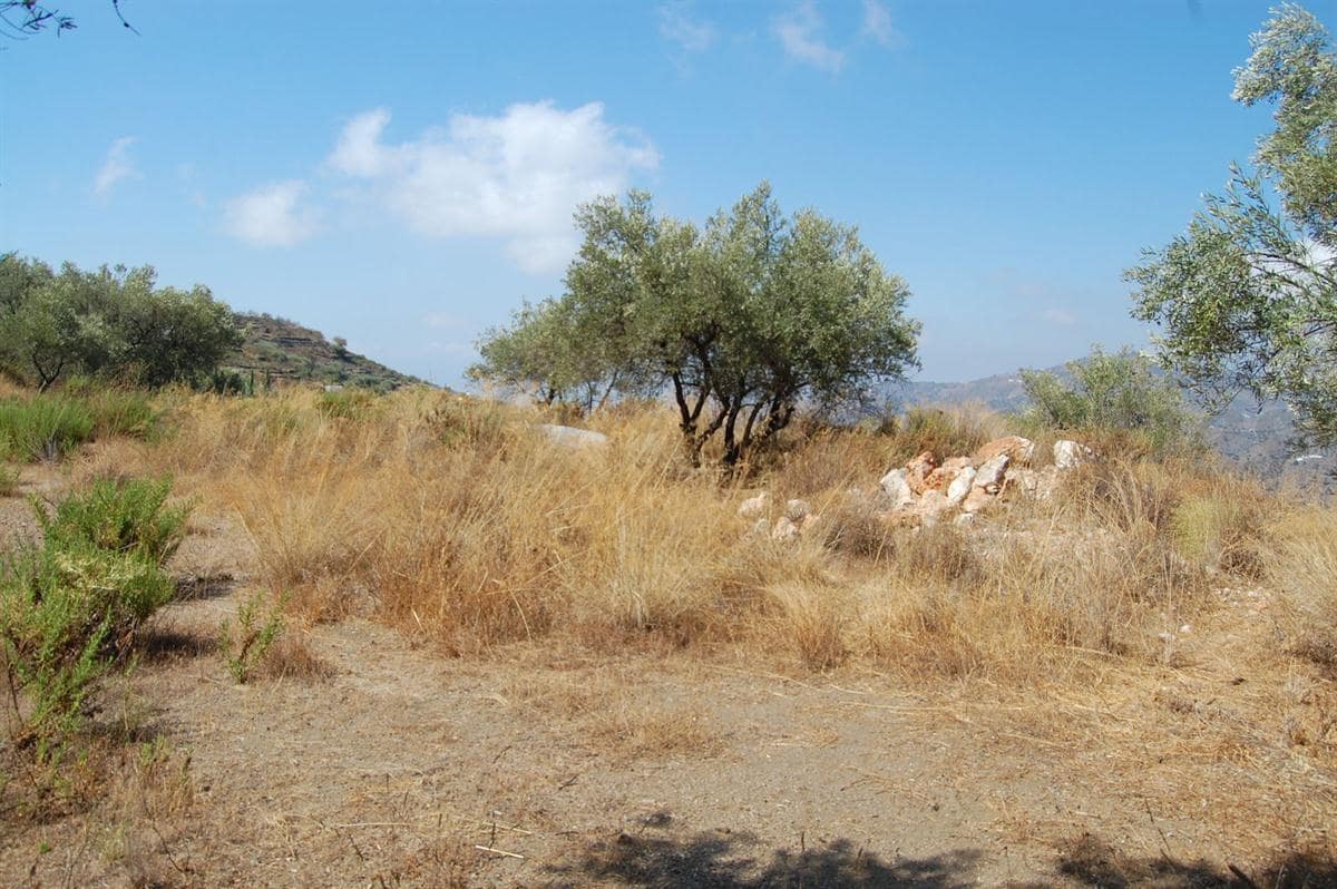 Grunde uden byggetilladelser til salg i Competa - € 99.000 (Ref: 8500795)