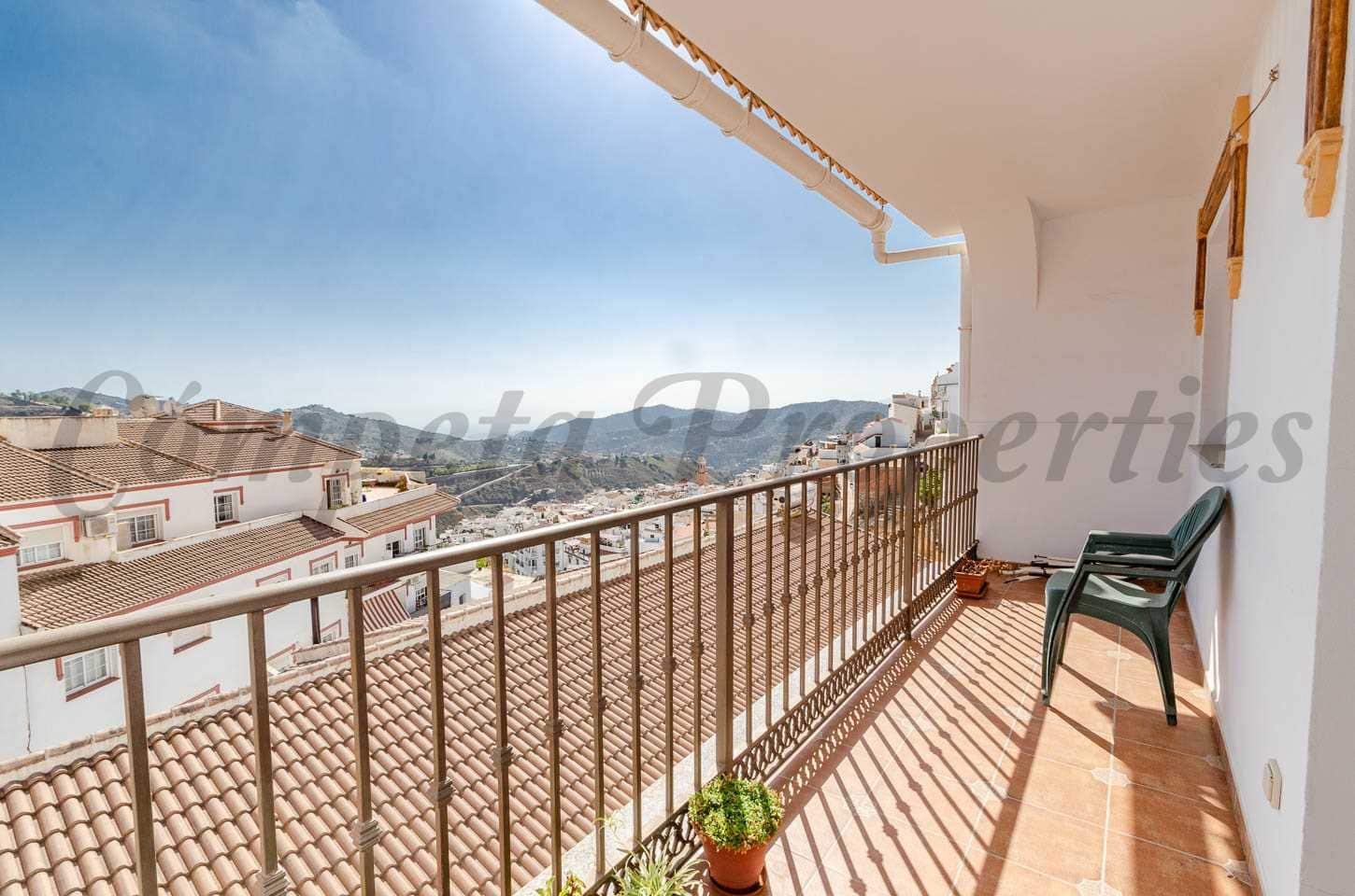 3 bedroom Townhouse for sale in Competa with garage - € 210,000 (Ref: 8509197)
