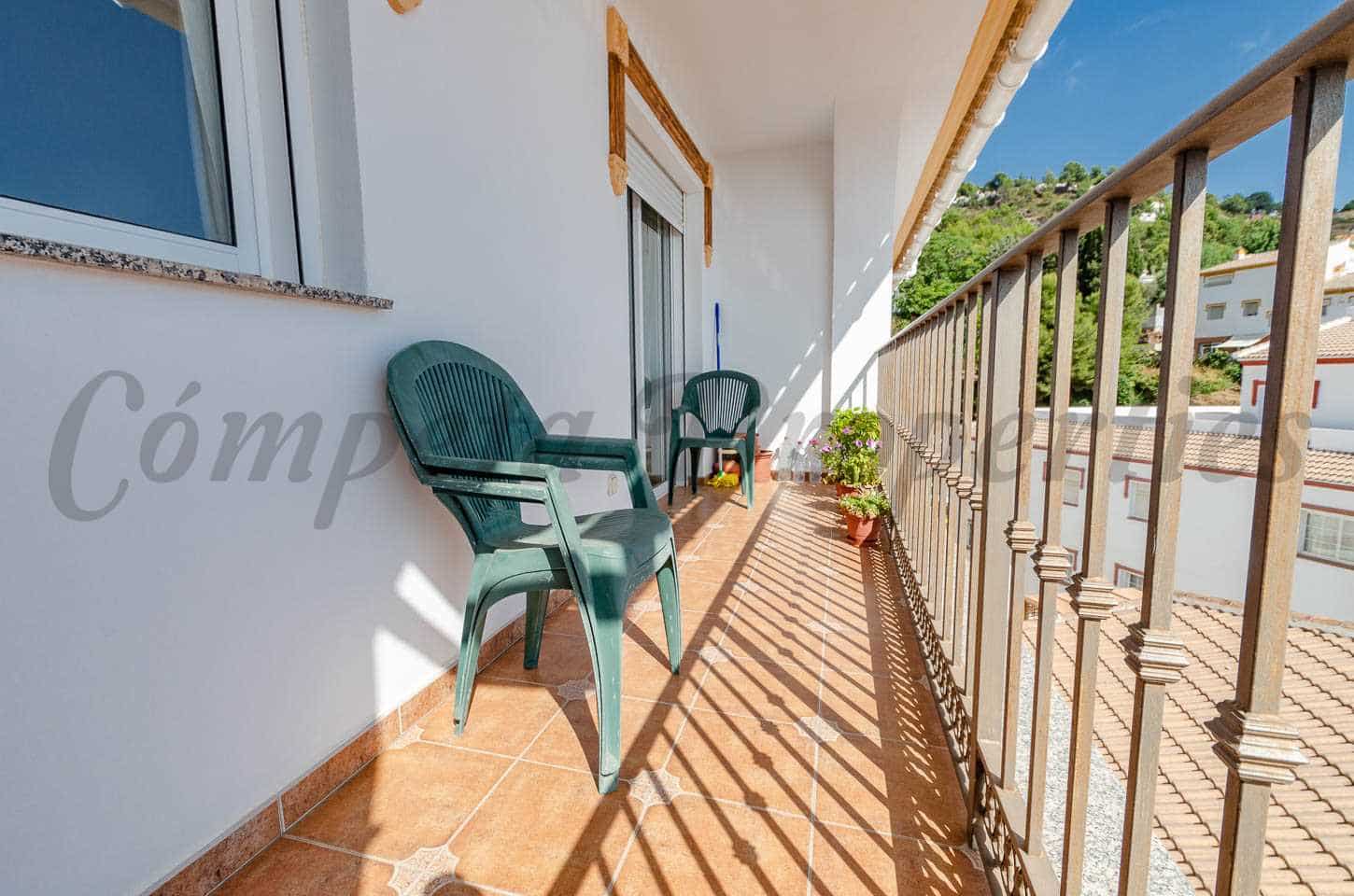 3 bedroom Townhouse for sale in Competa with garage - € 210,000 (Ref: 8509197)