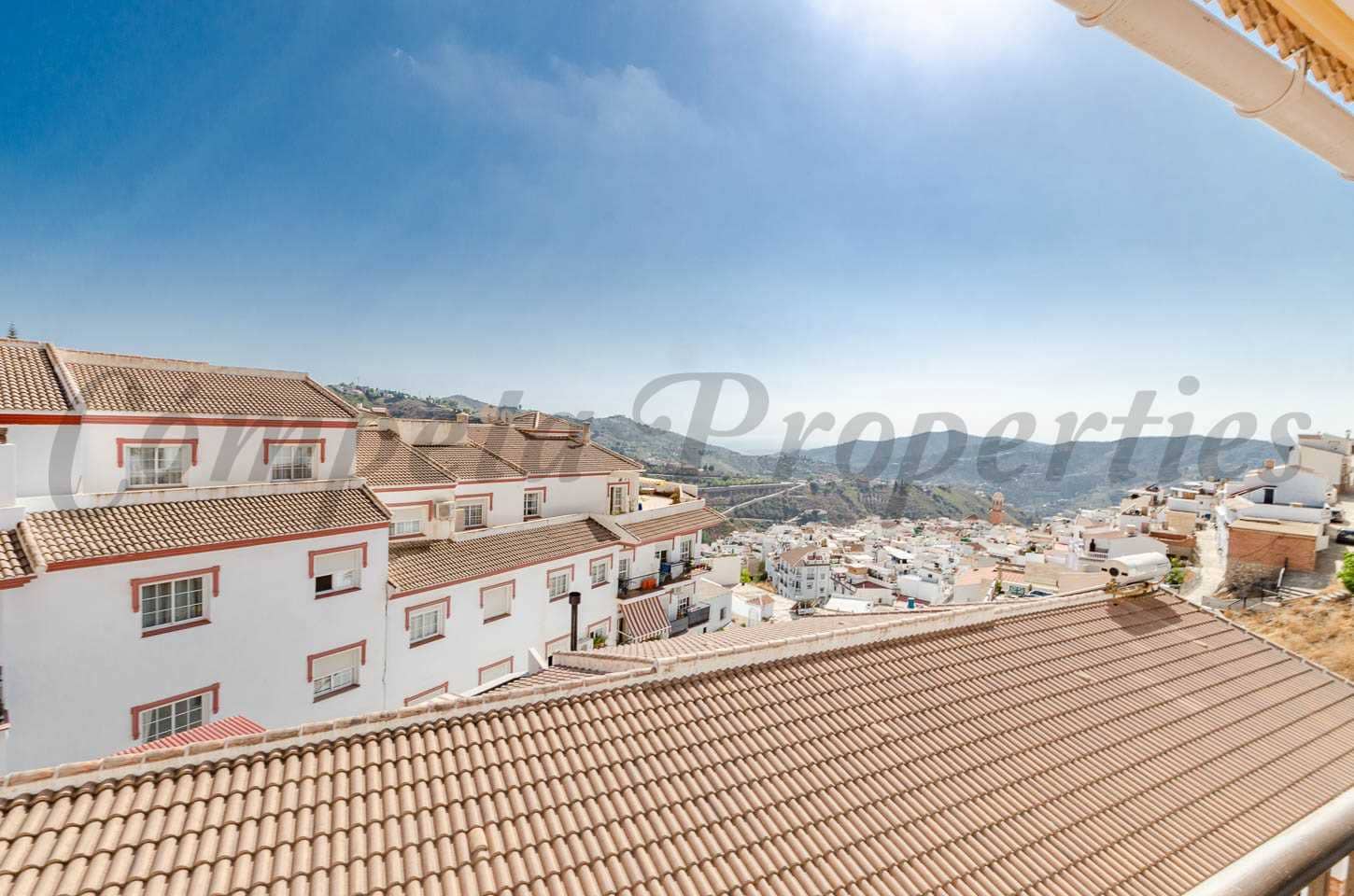 3 bedroom Townhouse for sale in Competa with garage - € 210,000 (Ref: 8509197)