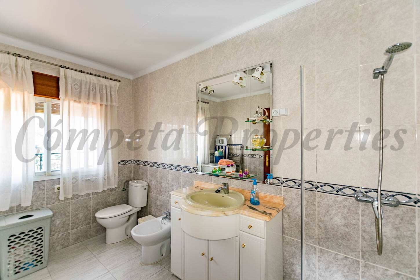 5 soverom Hus til salgs i Sayalonga - € 235 000 (Ref: 8520697)