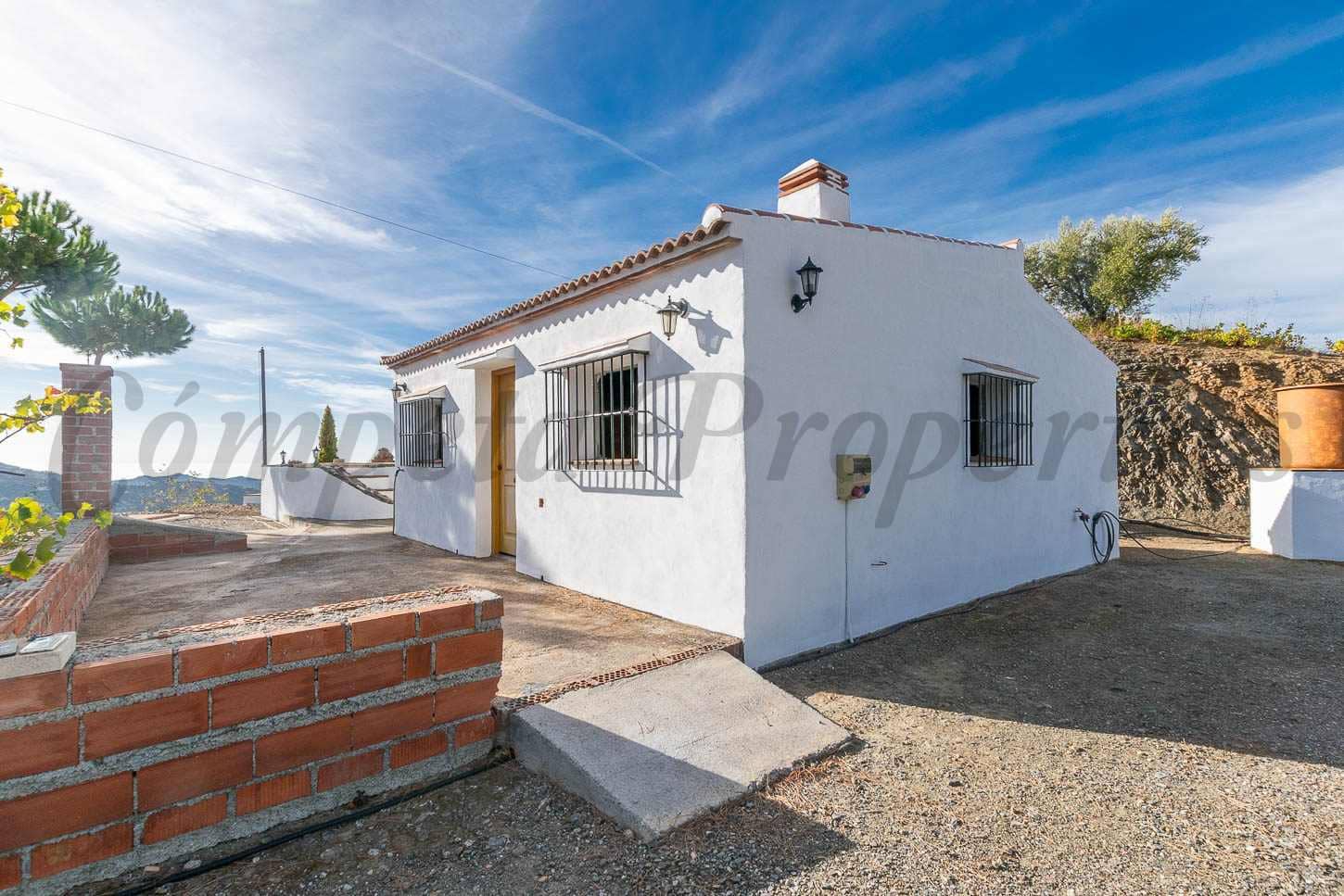 2 bedroom Finca/Country House for sale in Archez with pool - € 180,000 (Ref: 8534424)