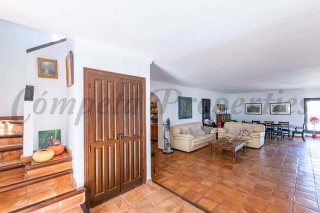 7 makuuhuone Maalaistalo myytävänä paikassa Torrox mukana uima-altaan - 880 000 € (Ref: 8539279)