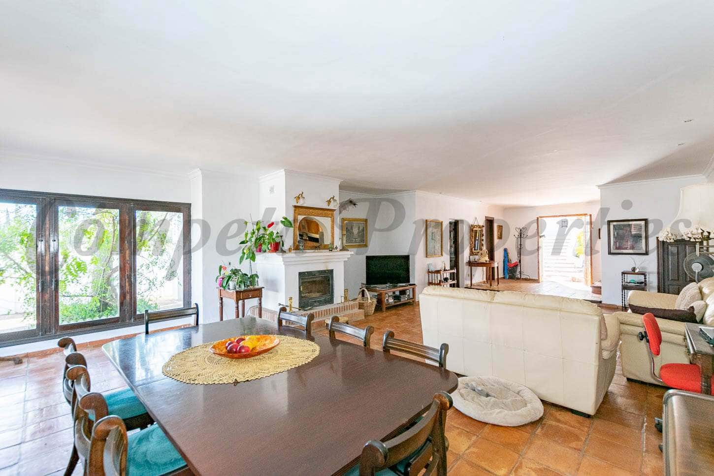 7 makuuhuone Maalaistalo myytävänä paikassa Torrox mukana uima-altaan - 880 000 € (Ref: 8539279)