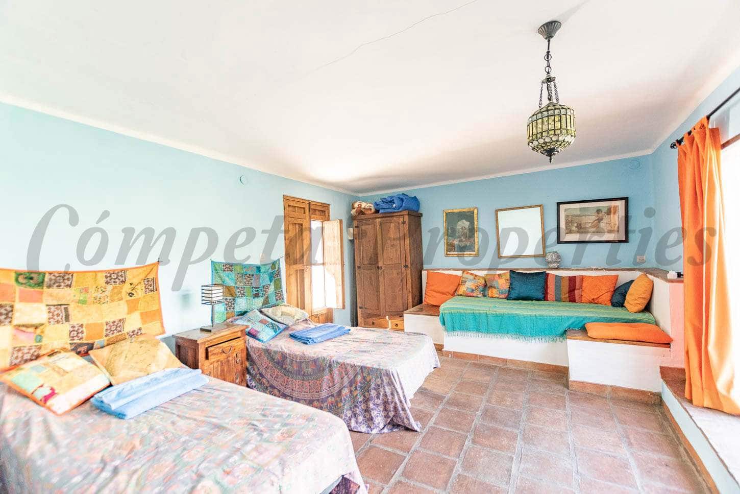 7 makuuhuone Maalaistalo myytävänä paikassa Torrox mukana uima-altaan - 880 000 € (Ref: 8539279)