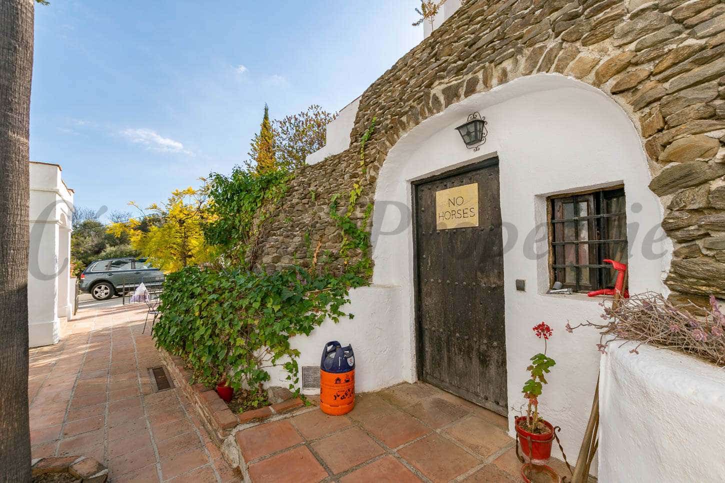 7 makuuhuone Maalaistalo myytävänä paikassa Torrox mukana uima-altaan - 880 000 € (Ref: 8539279)