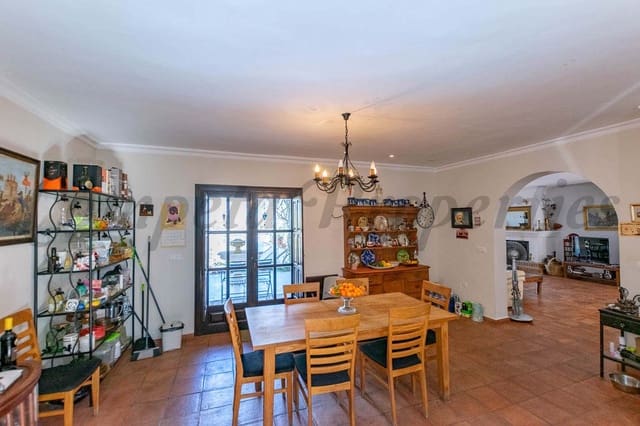 7 makuuhuone Maalaistalo myytävänä paikassa Torrox mukana uima-altaan - 880 000 € (Ref: 8539279)