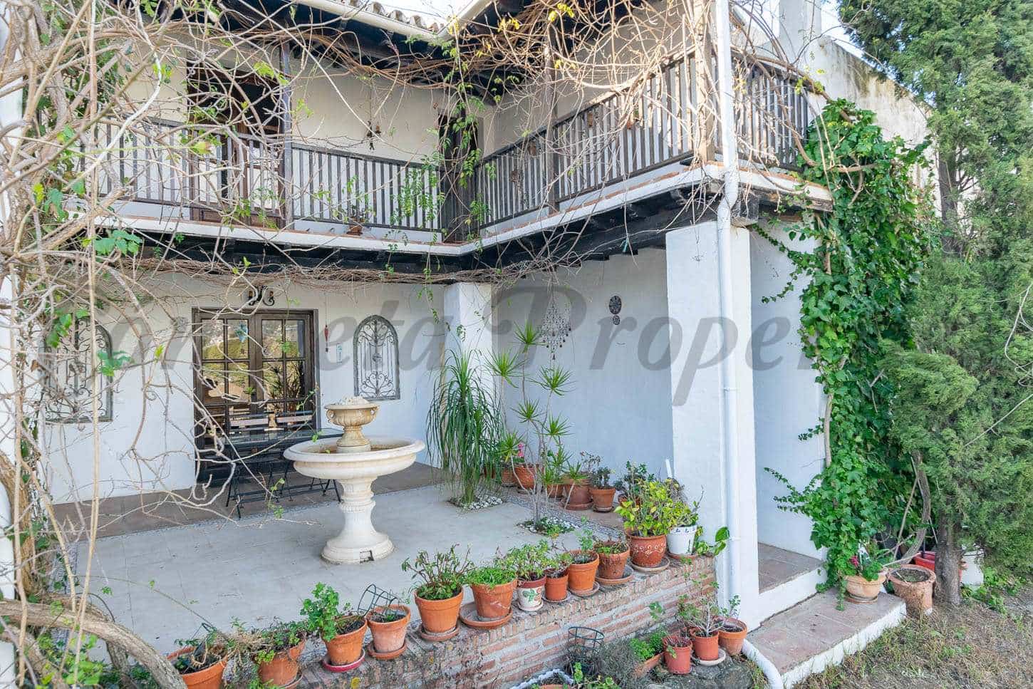 7 makuuhuone Maalaistalo myytävänä paikassa Torrox mukana uima-altaan - 880 000 € (Ref: 8539279)