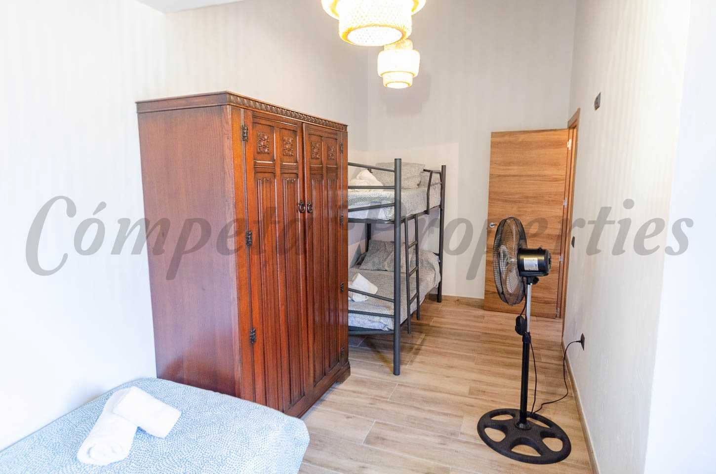 3 slaapkamer Villa voor vakantieverhuur in Canillas de Albaida met zwembad - € 750 (Ref: 8539281)