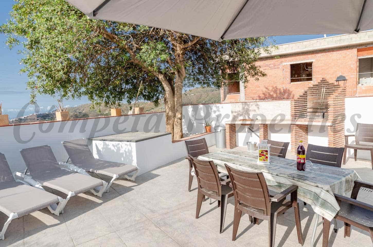 3 slaapkamer Villa voor vakantieverhuur in Canillas de Albaida met zwembad - € 750 (Ref: 8539281)