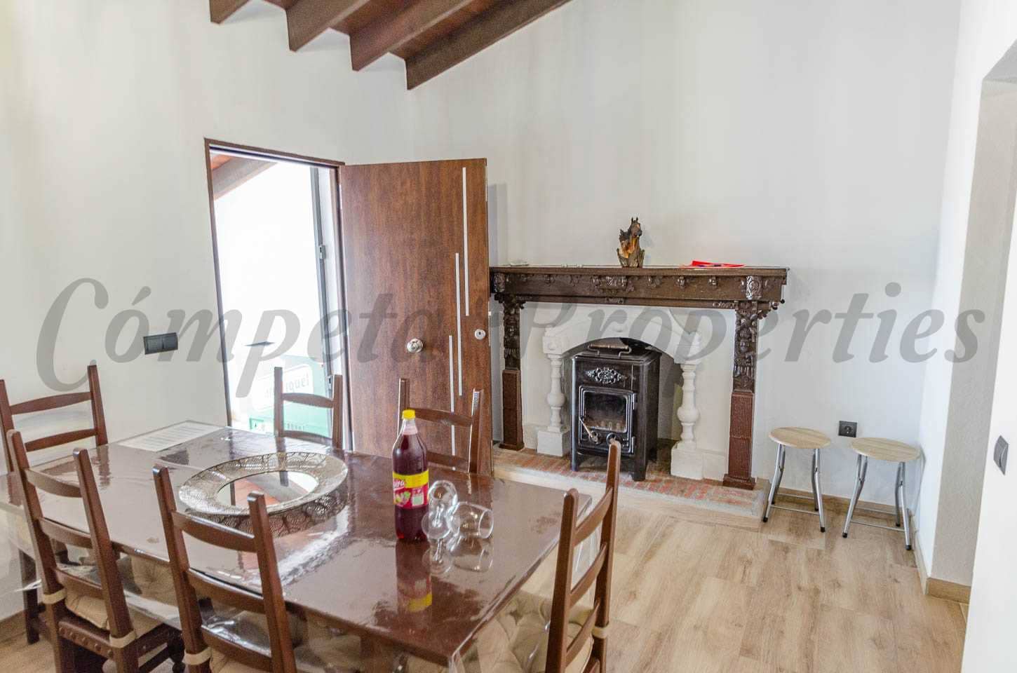 3 slaapkamer Villa voor vakantieverhuur in Canillas de Albaida met zwembad - € 750 (Ref: 8539281)