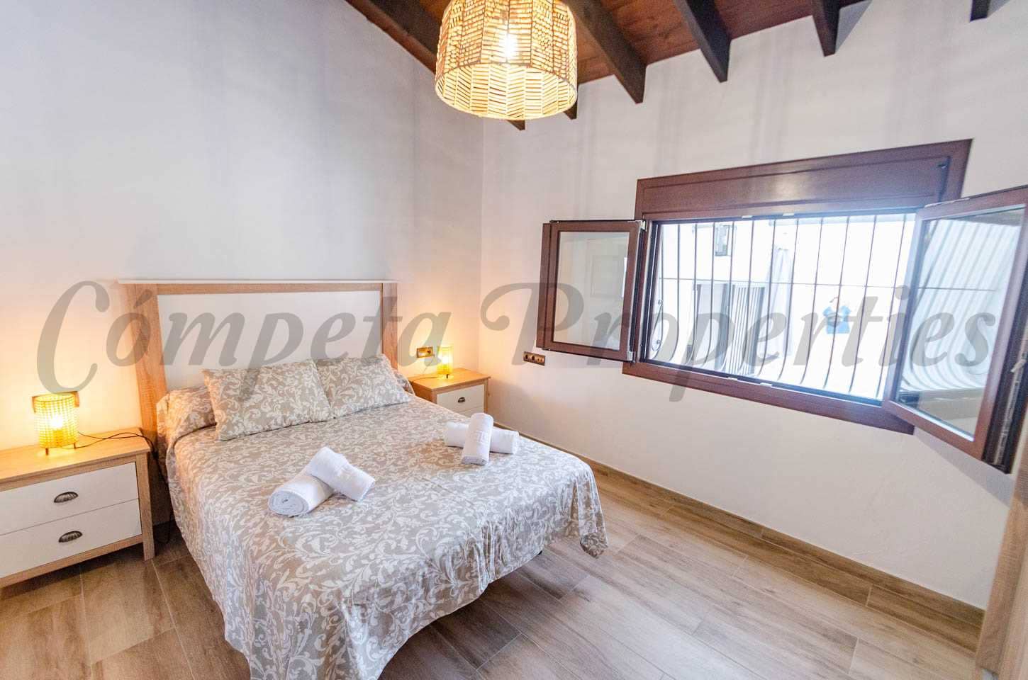 3 slaapkamer Villa voor vakantieverhuur in Canillas de Albaida met zwembad - € 750 (Ref: 8539281)