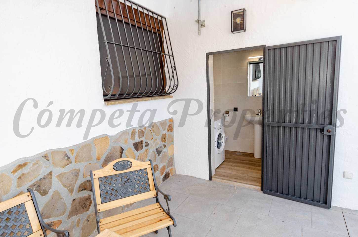3 slaapkamer Villa voor vakantieverhuur in Canillas de Albaida met zwembad - € 750 (Ref: 8539281)