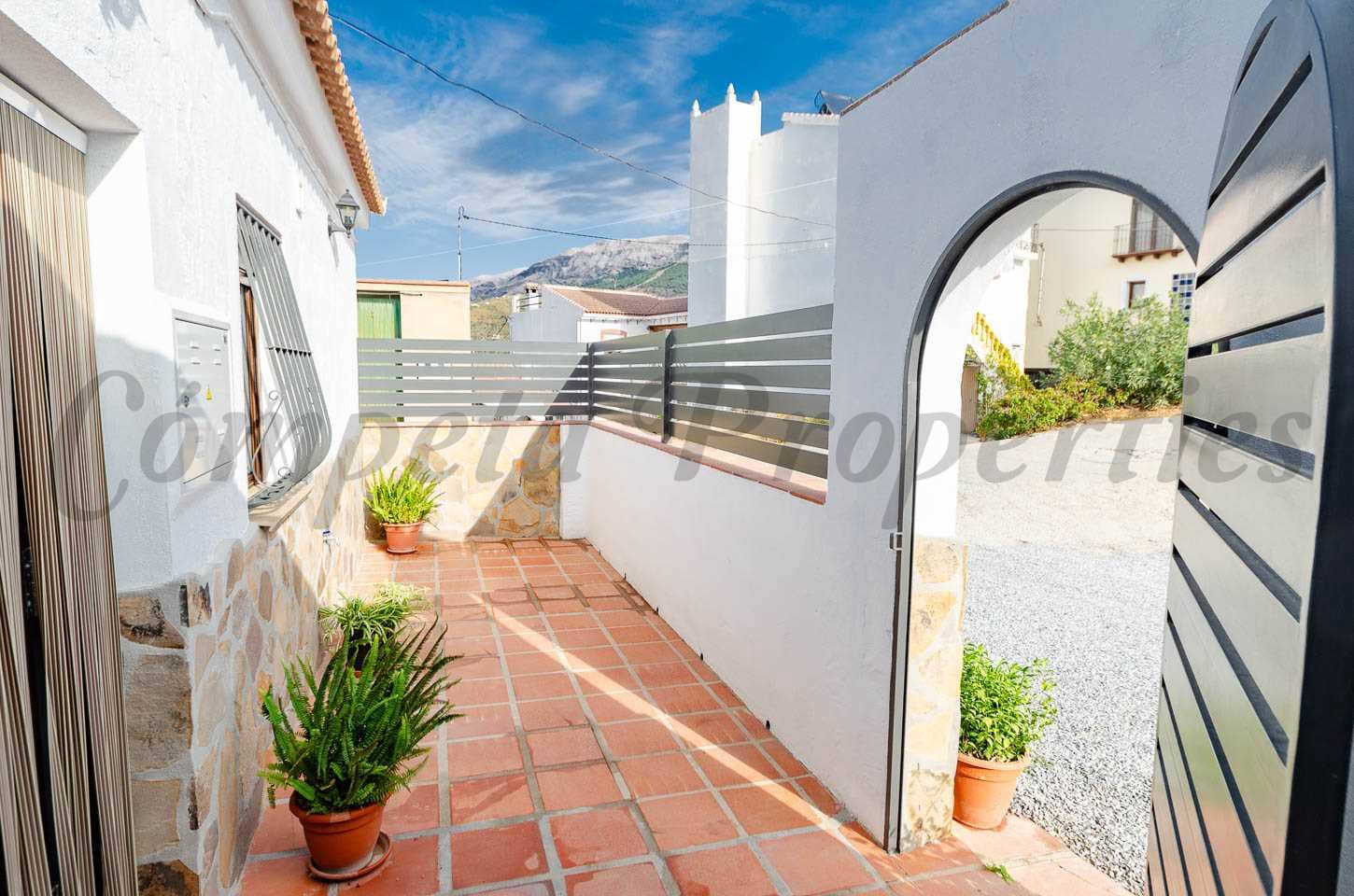 3 slaapkamer Villa voor vakantieverhuur in Canillas de Albaida met zwembad - € 750 (Ref: 8539281)