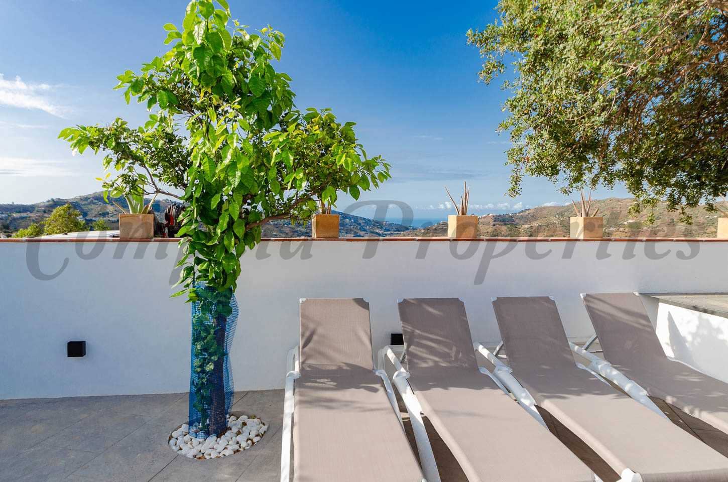 3 slaapkamer Villa voor vakantieverhuur in Canillas de Albaida met zwembad - € 750 (Ref: 8539281)