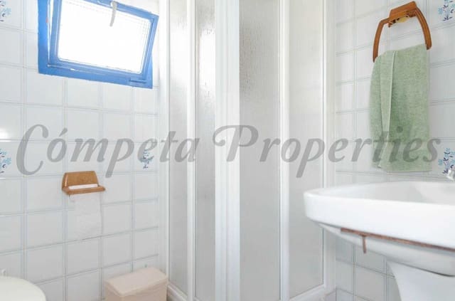 4 bedroom Townhouse for sale in Corumbela, Sayalonga - € 83,000 (Ref: 8541143)