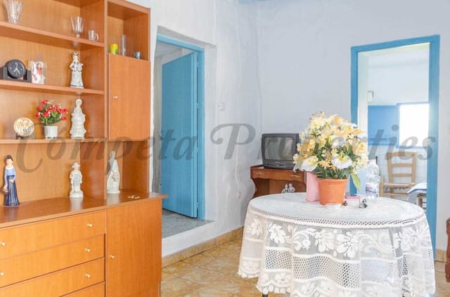 4 bedroom Townhouse for sale in Corumbela, Sayalonga - € 83,000 (Ref: 8541143)