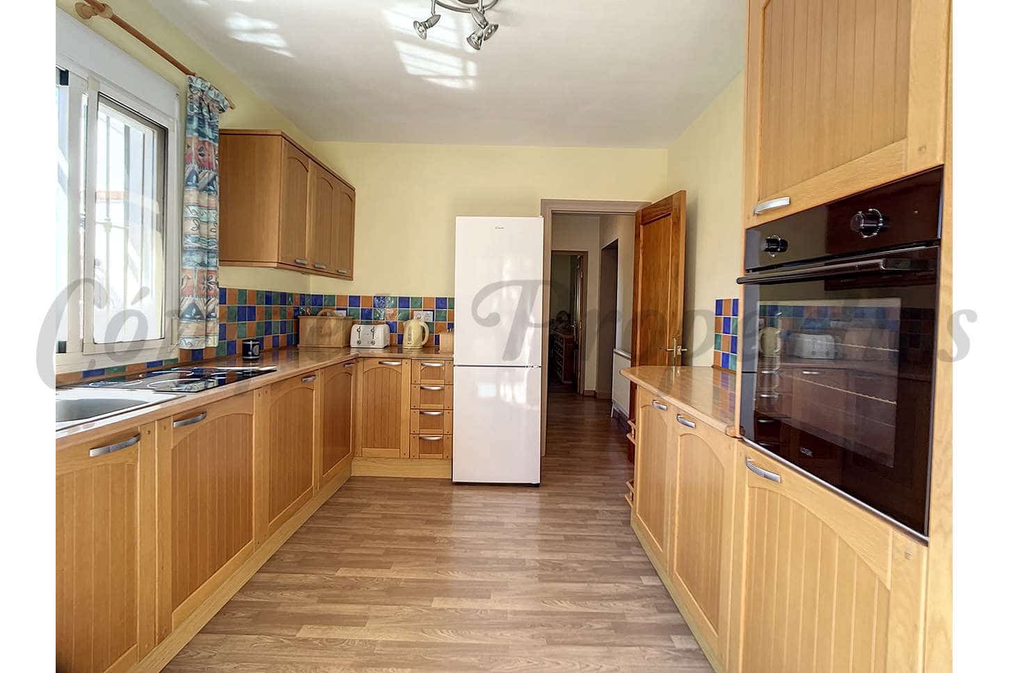 4 sypialnia Finka/Dom wiejski na sprzedaż w Sedella z basenem garażem - 425 000 € (Ref: 8541390)