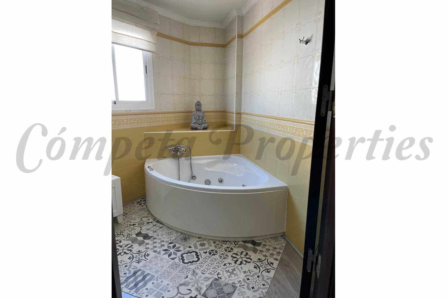 5 slaapkamer Huis te koop in Nerja met zwembad - € 750.000 (Ref: 8546070)