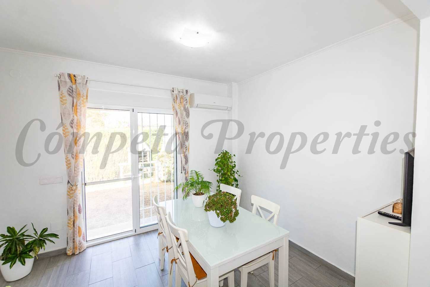 2 slaapkamer Appartement te koop in Torrox-Costa met zwembad - € 245.000 (Ref: 8560169)