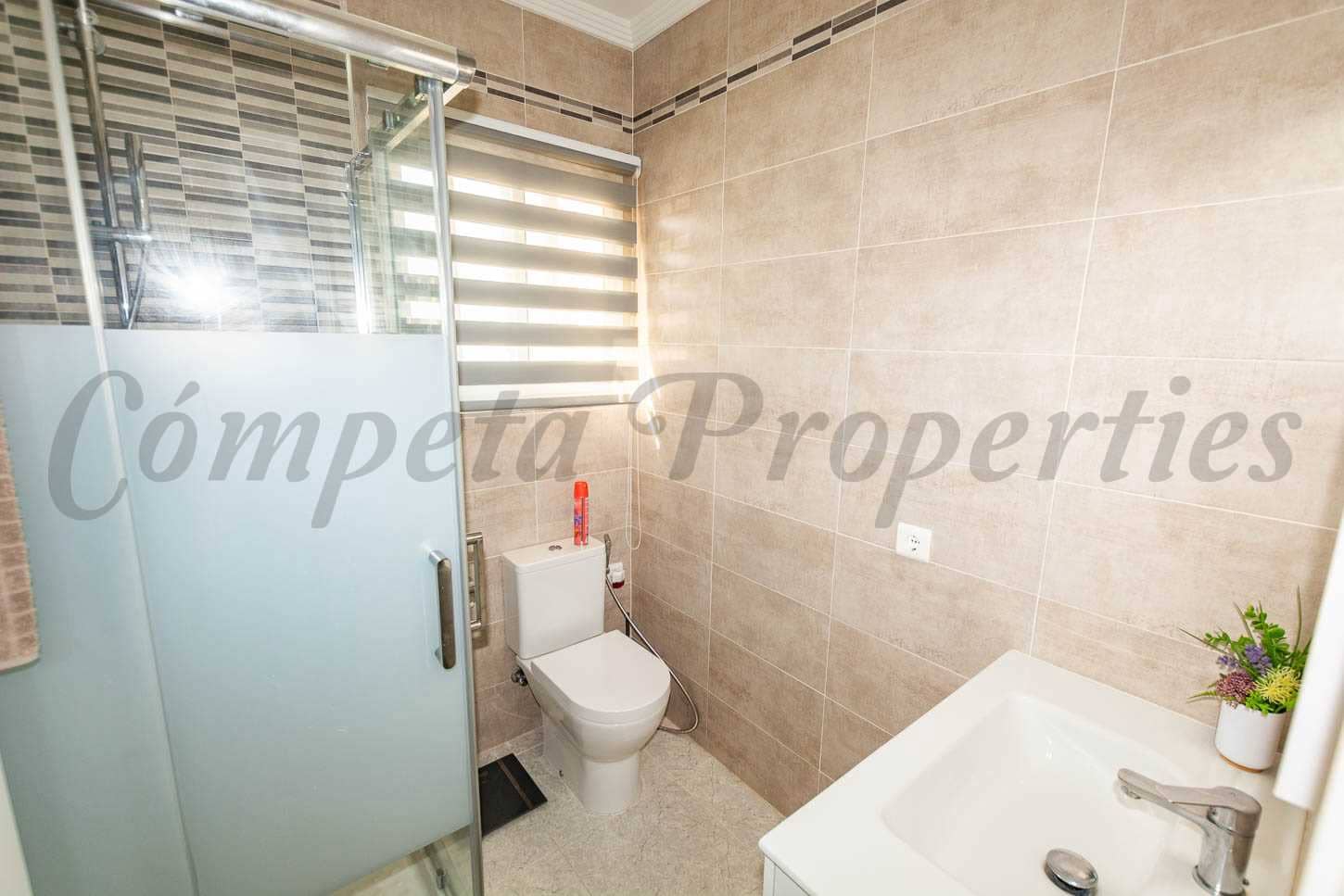 2 slaapkamer Appartement te koop in Torrox-Costa met zwembad - € 245.000 (Ref: 8560169)