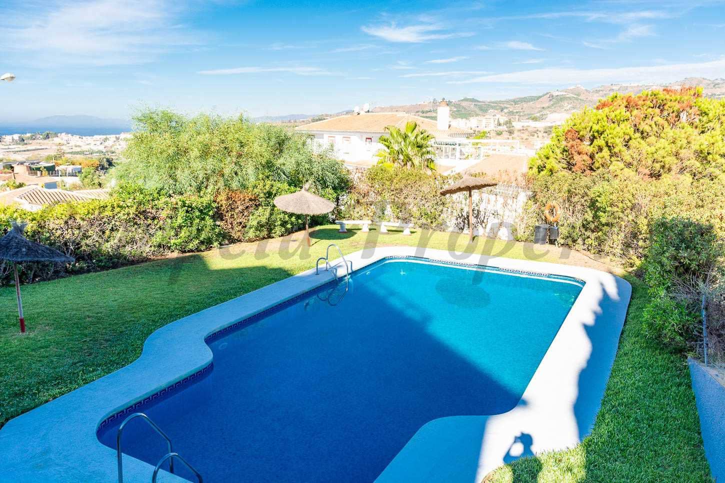 2 slaapkamer Appartement te koop in Torrox-Costa met zwembad - € 245.000 (Ref: 8560169)