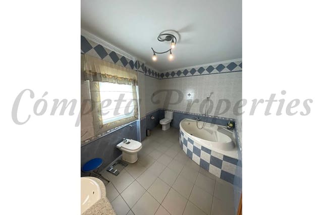 3 bedroom Apartment for sale in Cómpeta - € 170,000 (Ref: 8561876)