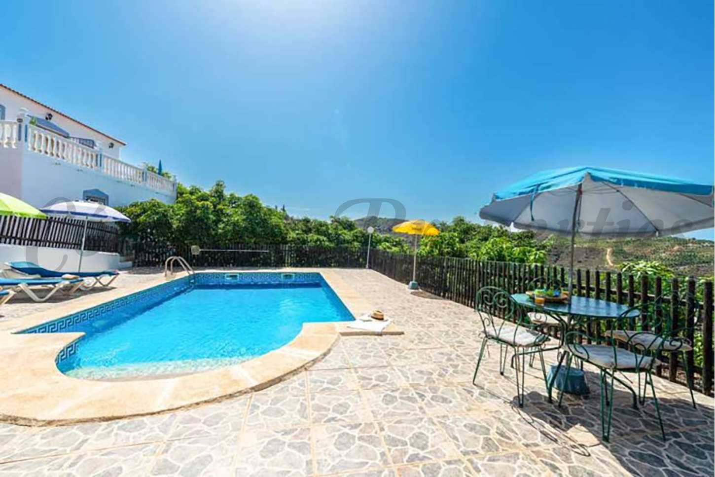 2 sypialnia Finka/Dom wiejski do wynajęcia w Torrox z basenem - 1 350 € (Ref: 8640359)