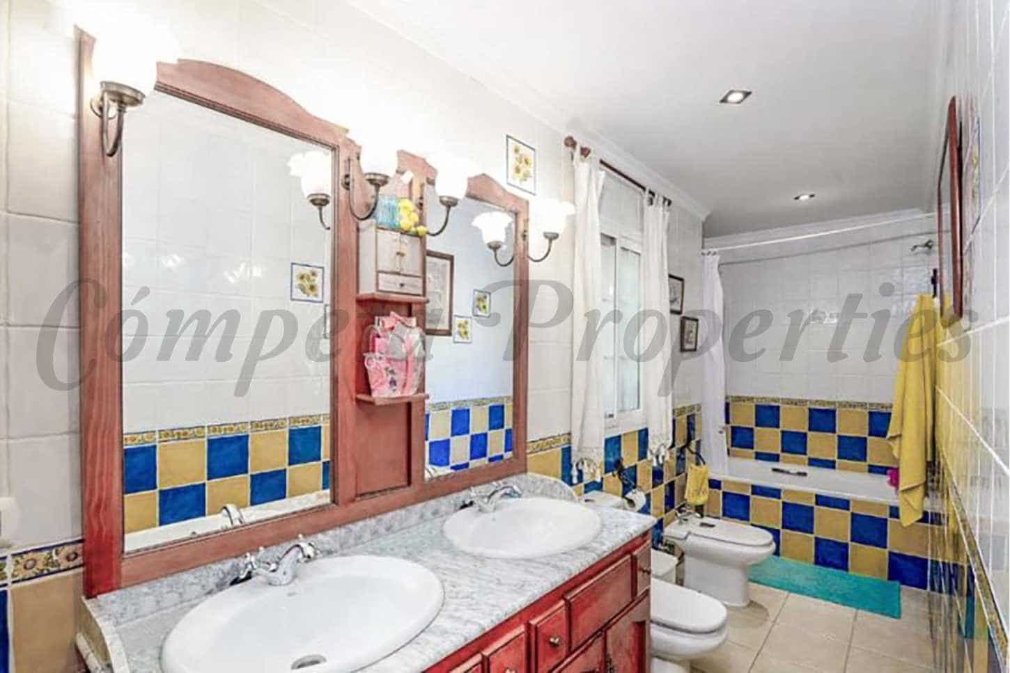 4 soveværelse Finca/Landehus til leje i Nerja med swimmingpool - € 2.100 (Ref: 8643883)