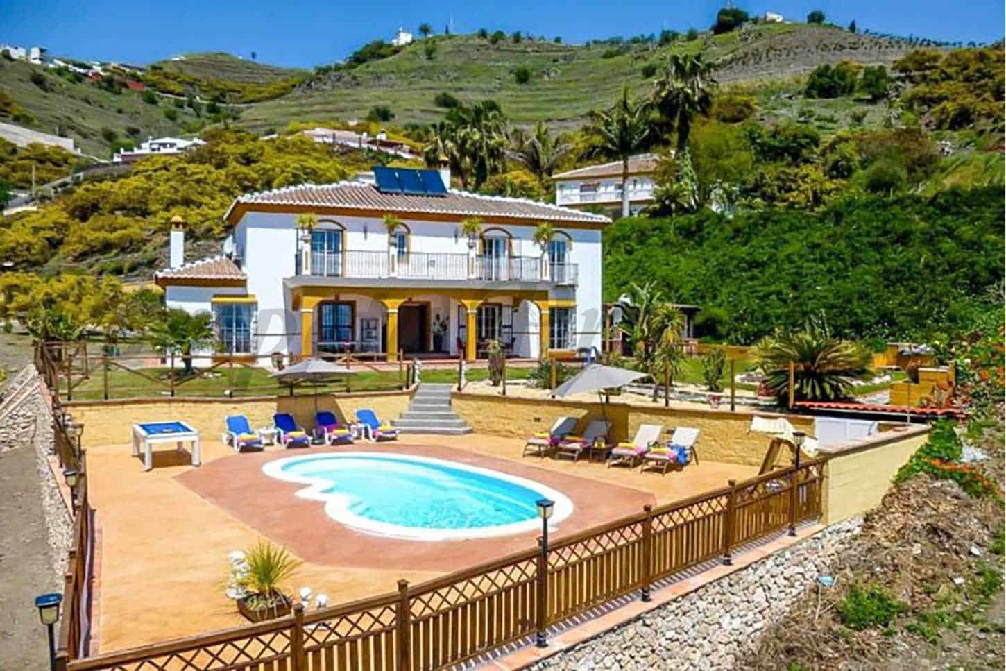 4 soveværelse Finca/Landehus til leje i Nerja med swimmingpool - € 2.100 (Ref: 8643883)
