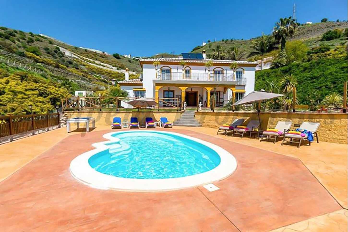 4 soveværelse Finca/Landehus til leje i Nerja med swimmingpool - € 2.100 (Ref: 8643883)