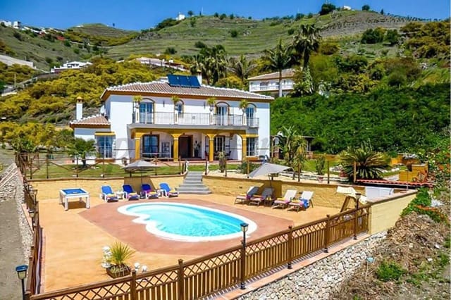 4 soveværelse Finca/Landehus til leje i Nerja med swimmingpool - € 2.100 (Ref: 8643883)