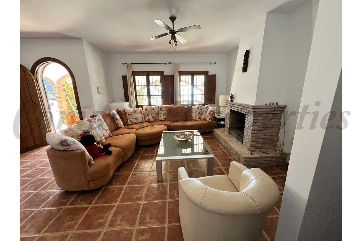 2 soveværelse Villa til leje i Archez med swimmingpool - € 1.500 (Ref: 8658843)