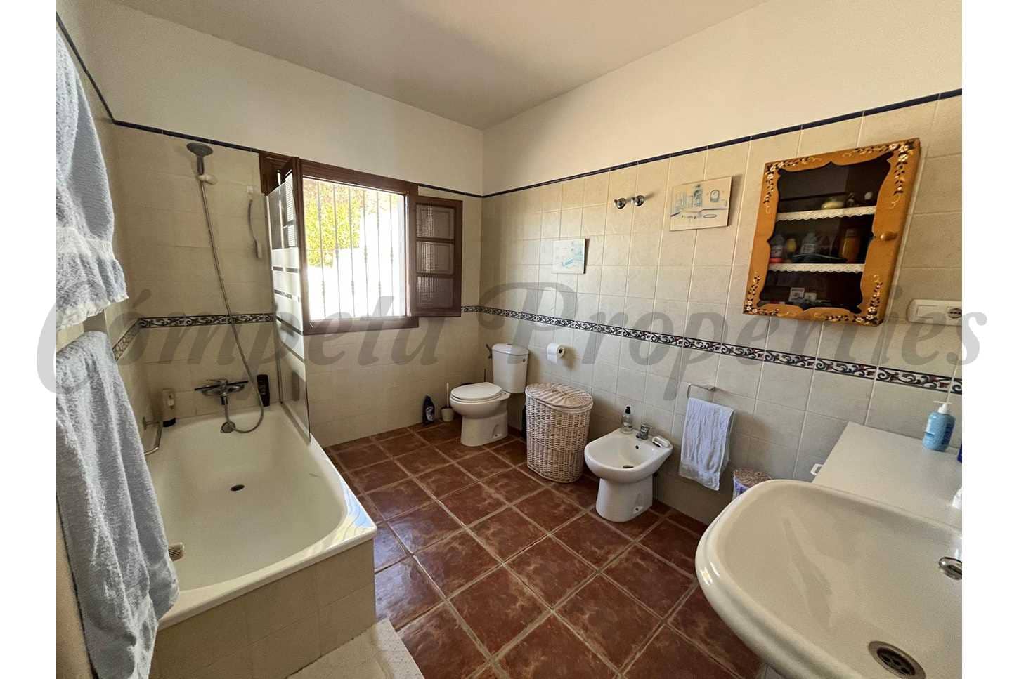 2 soveværelse Villa til leje i Archez med swimmingpool - € 1.500 (Ref: 8658843)