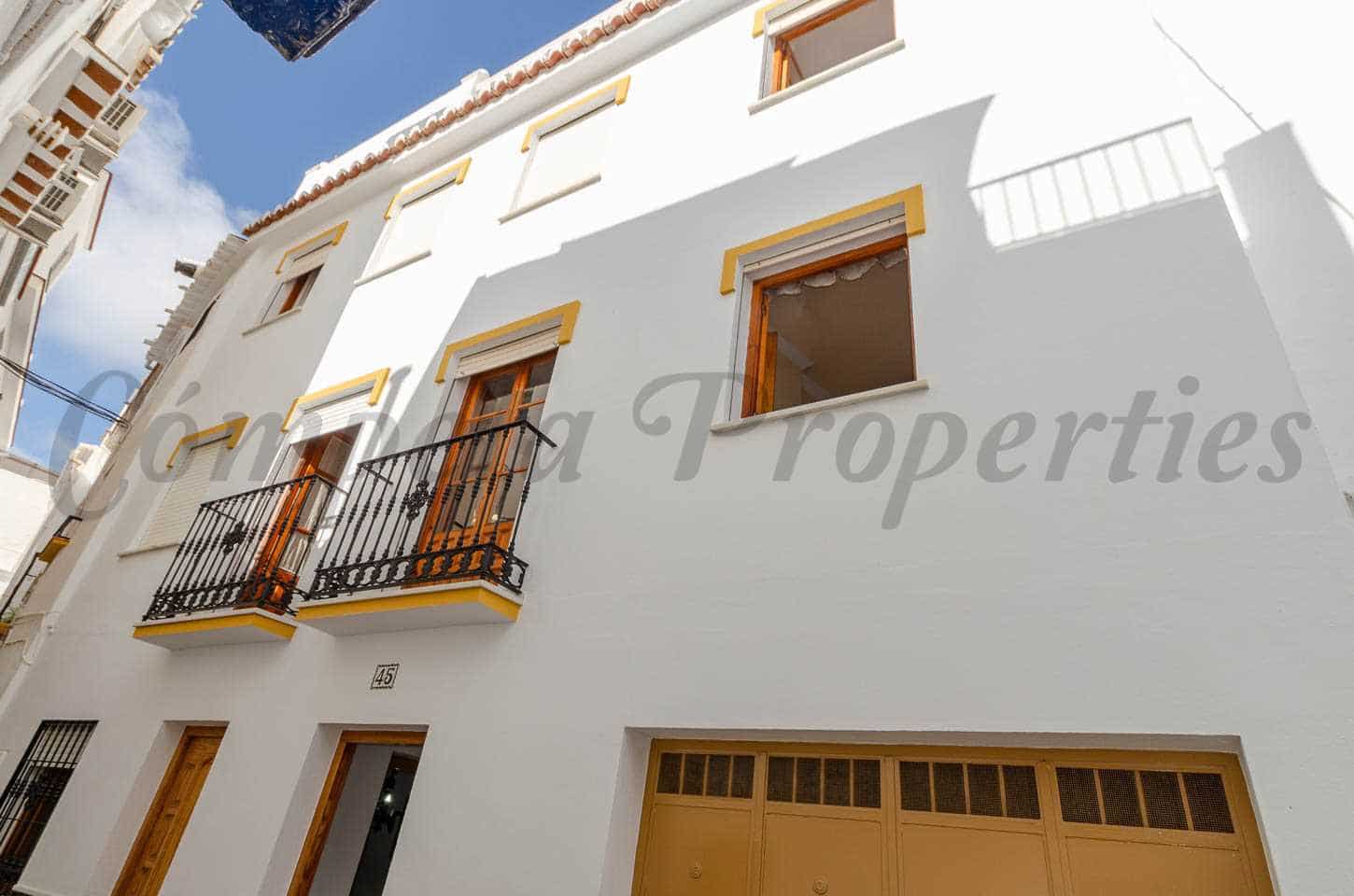 4 soveværelse Byhus til salg i Competa - € 299.000 (Ref: 8668796)