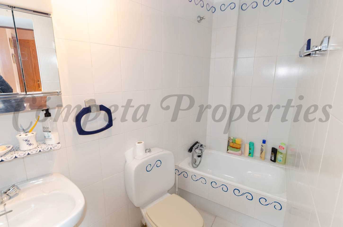 4 soveværelse Byhus til salg i Competa - € 299.000 (Ref: 8668796)