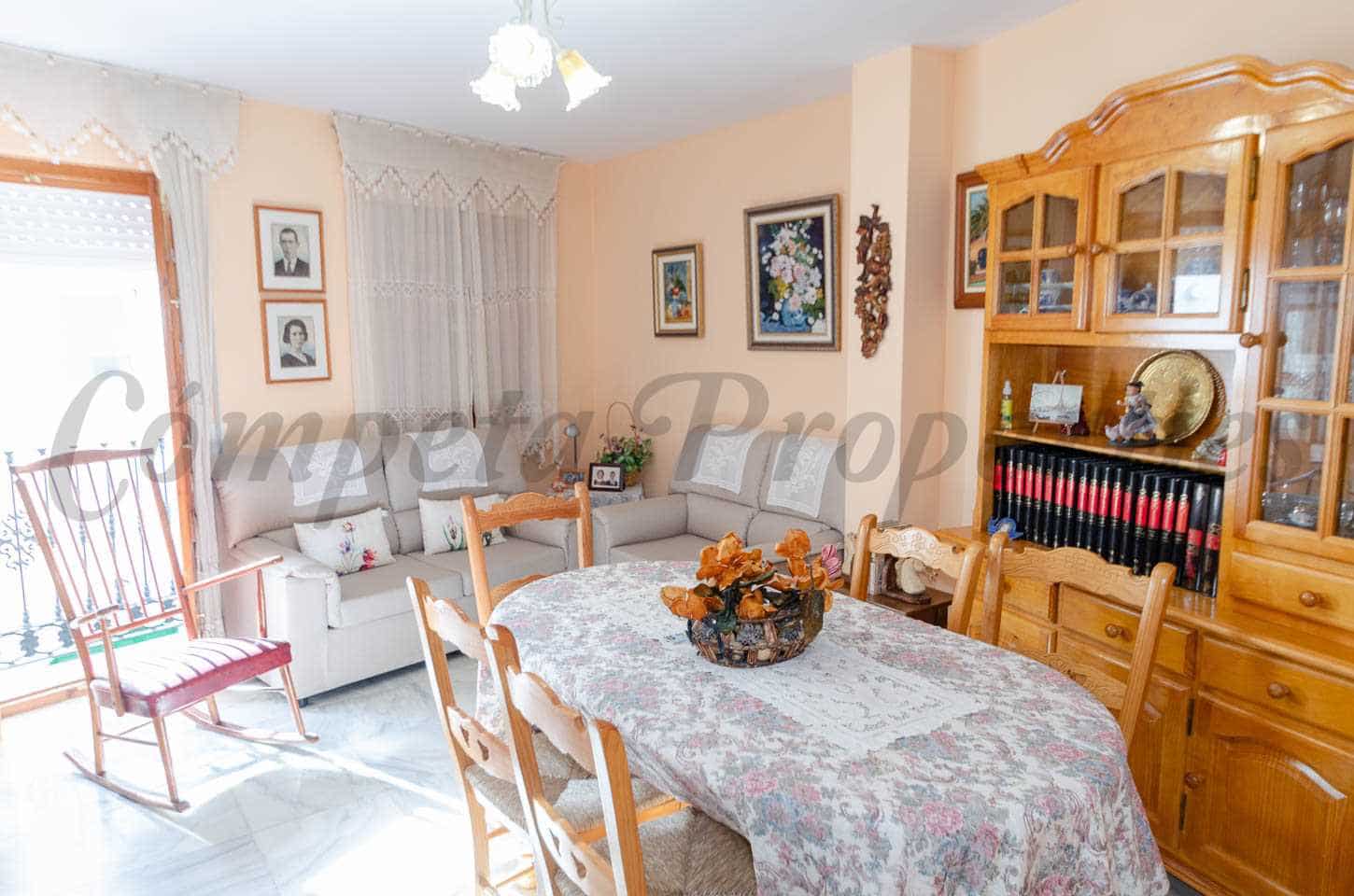 4 soveværelse Byhus til salg i Competa - € 299.000 (Ref: 8668796)