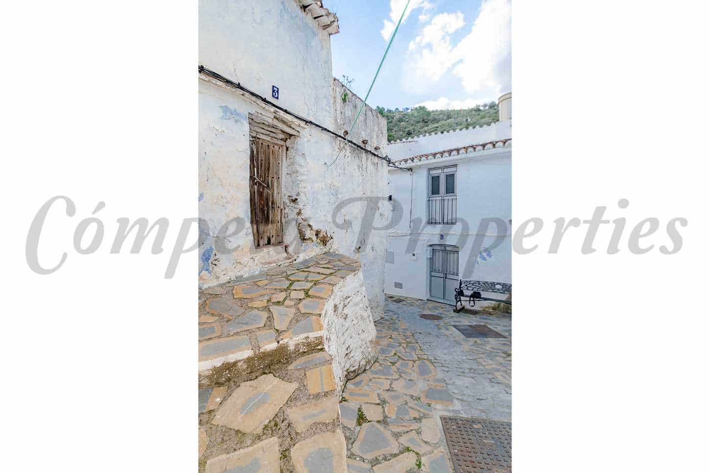 Byhus til salg i Salares - € 30.000 (Ref: 8693178)