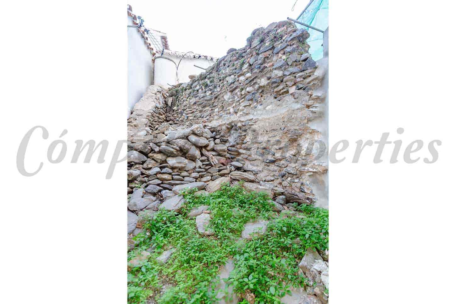 Byhus til salg i Salares - € 30.000 (Ref: 8693178)