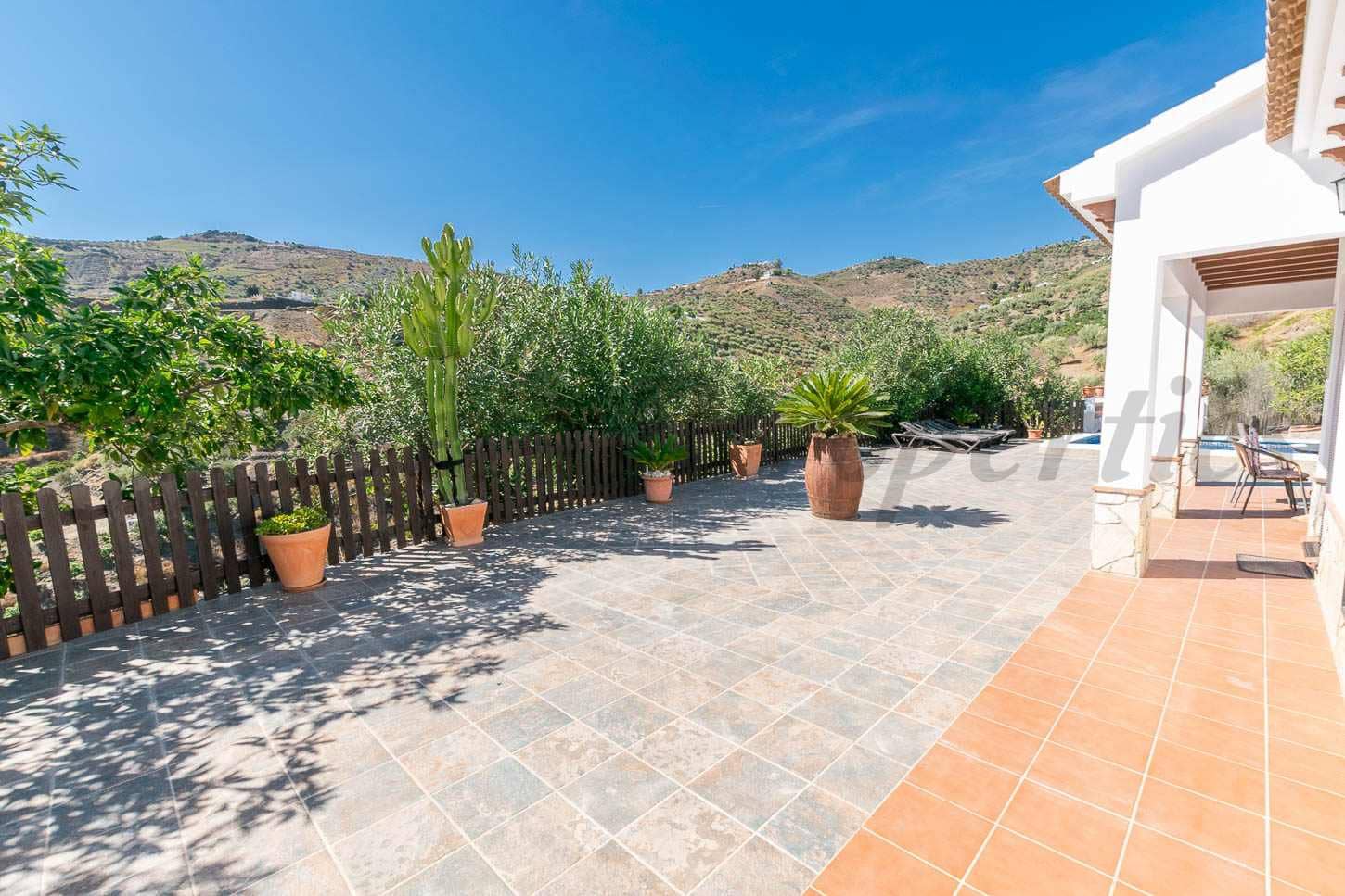 3 Zimmer Villa zu vermieten in Canillas de Albaida mit Pool - 1.700 € (Ref: 8718190)