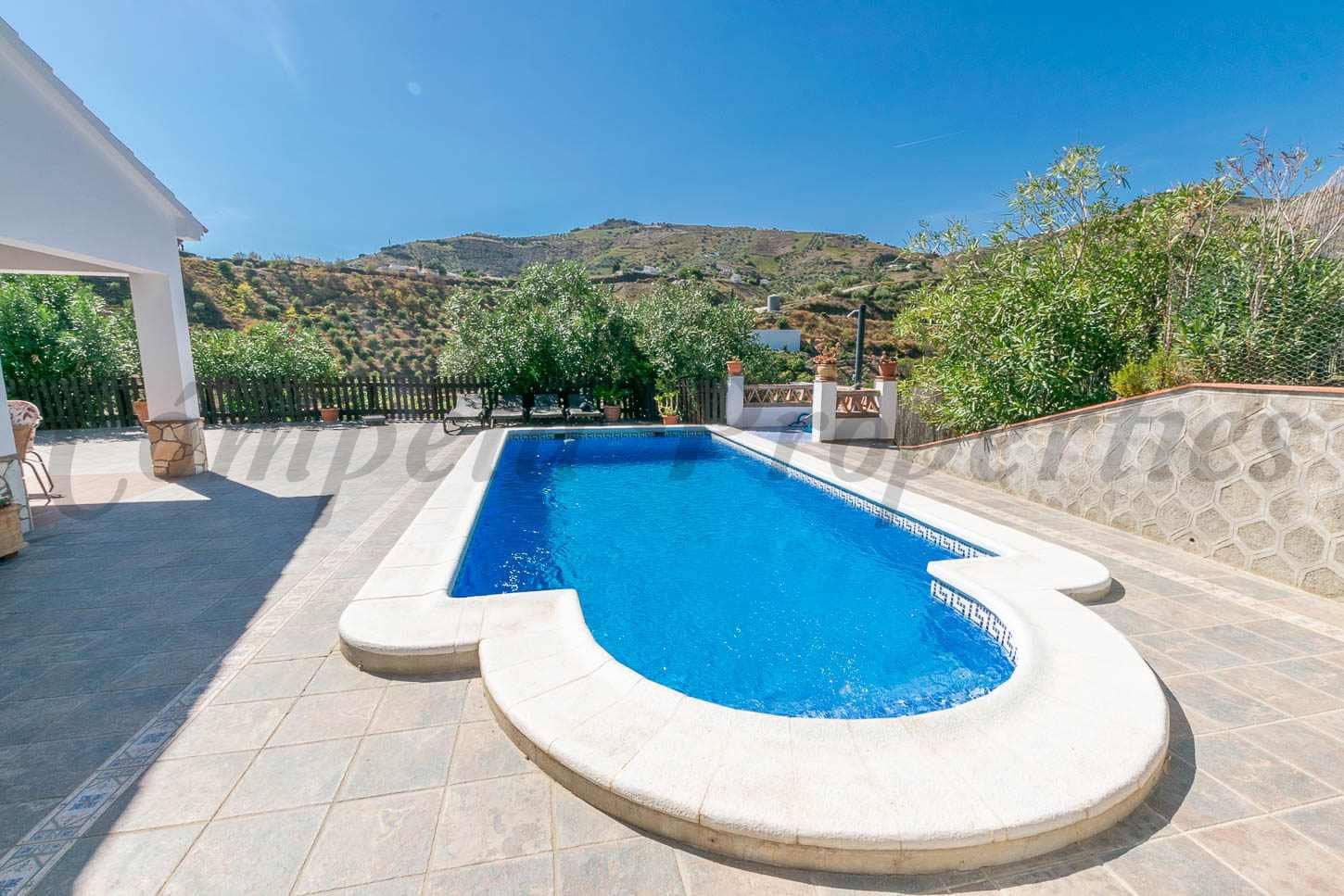 3 Zimmer Villa zu vermieten in Canillas de Albaida mit Pool - 1.700 € (Ref: 8718190)