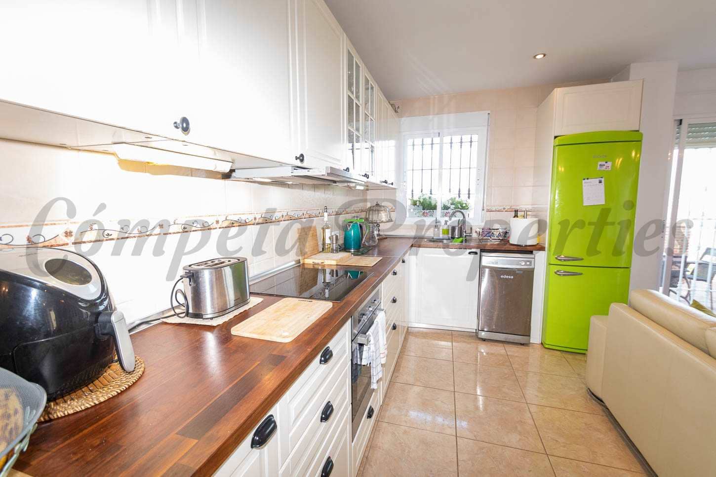 4 sypialnia Finka/Dom wiejski na sprzedaż w Torrox z basenem garażem - 425 000 € (Ref: 8741896)