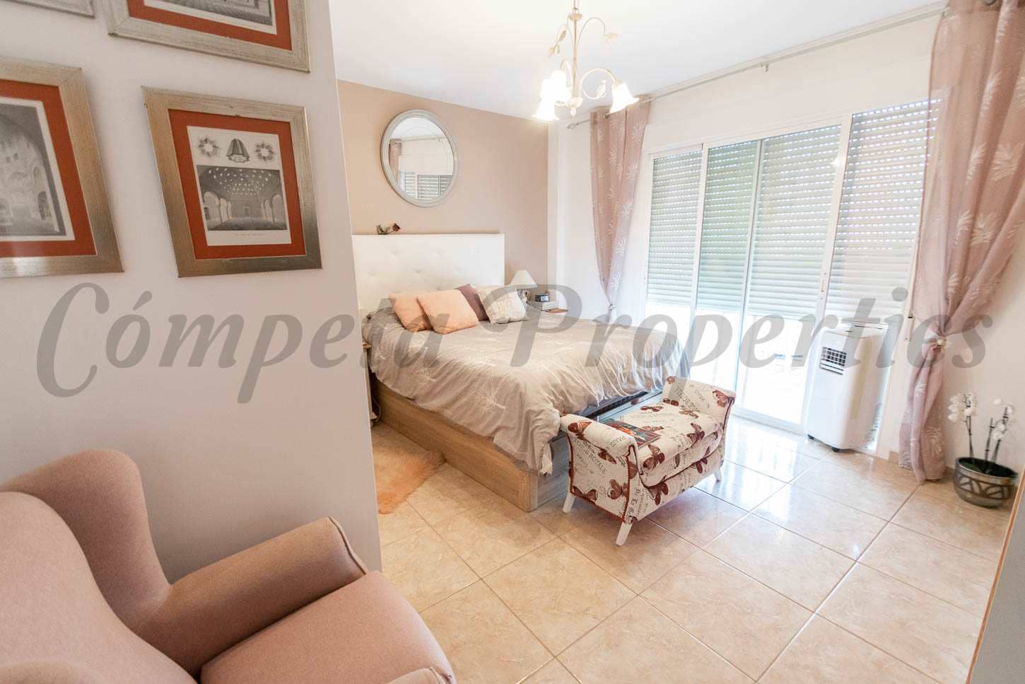 4 sypialnia Finka/Dom wiejski na sprzedaż w Torrox z basenem garażem - 425 000 € (Ref: 8741896)